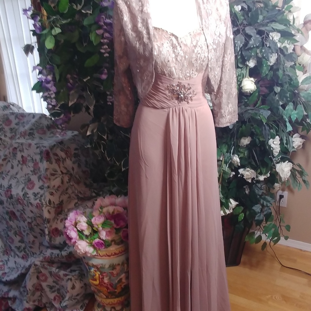 TWO PIECE FORMAL GOWN BEADED SEQUINED LACE BEJEWLED SZ M BY FIESTA